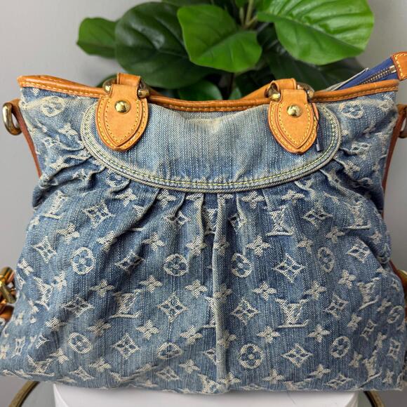 💎✨Authentic Louis Vuitton Blue in Denim Crossbody Bag - Picture 1 of 8